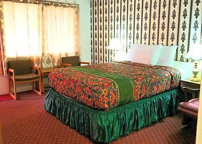 Town House Motor Hotel 2*